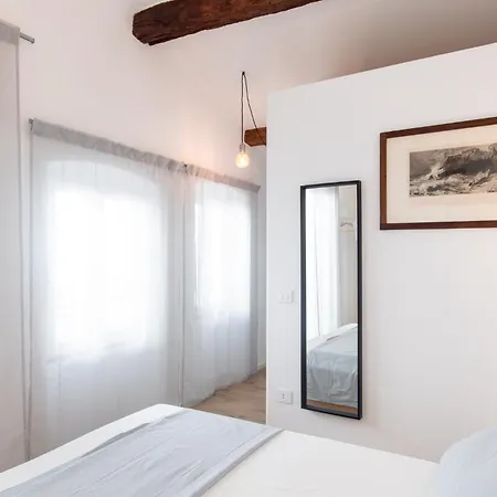 Apartment - Tiddi, Solare E Spaziosa Suite-loft Con Terrazzino