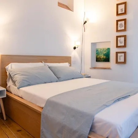 Apartamento - Tiddi, Solare E Spaziosa Suite-loft Con Terrazzino Vernazza