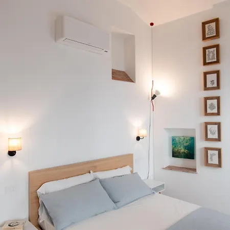 Apartamento - Tiddi, Solare E Spaziosa Suite-loft Con Terrazzino *